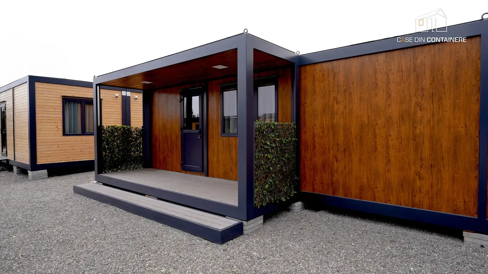 Casa modulara compacta si moderna, construita din containere, solutie accesibila pentru buget de 10000 euro in Romania